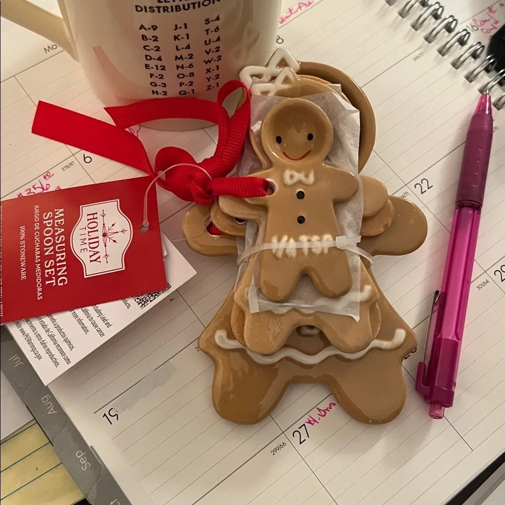 Holiday Time Gingerbread Boy and Girl Measuring Spoon Set NEW with Tags!